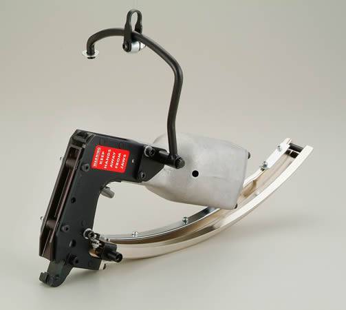 I vantaggi delle clippatrici pneumatiche nella produzione dei divani